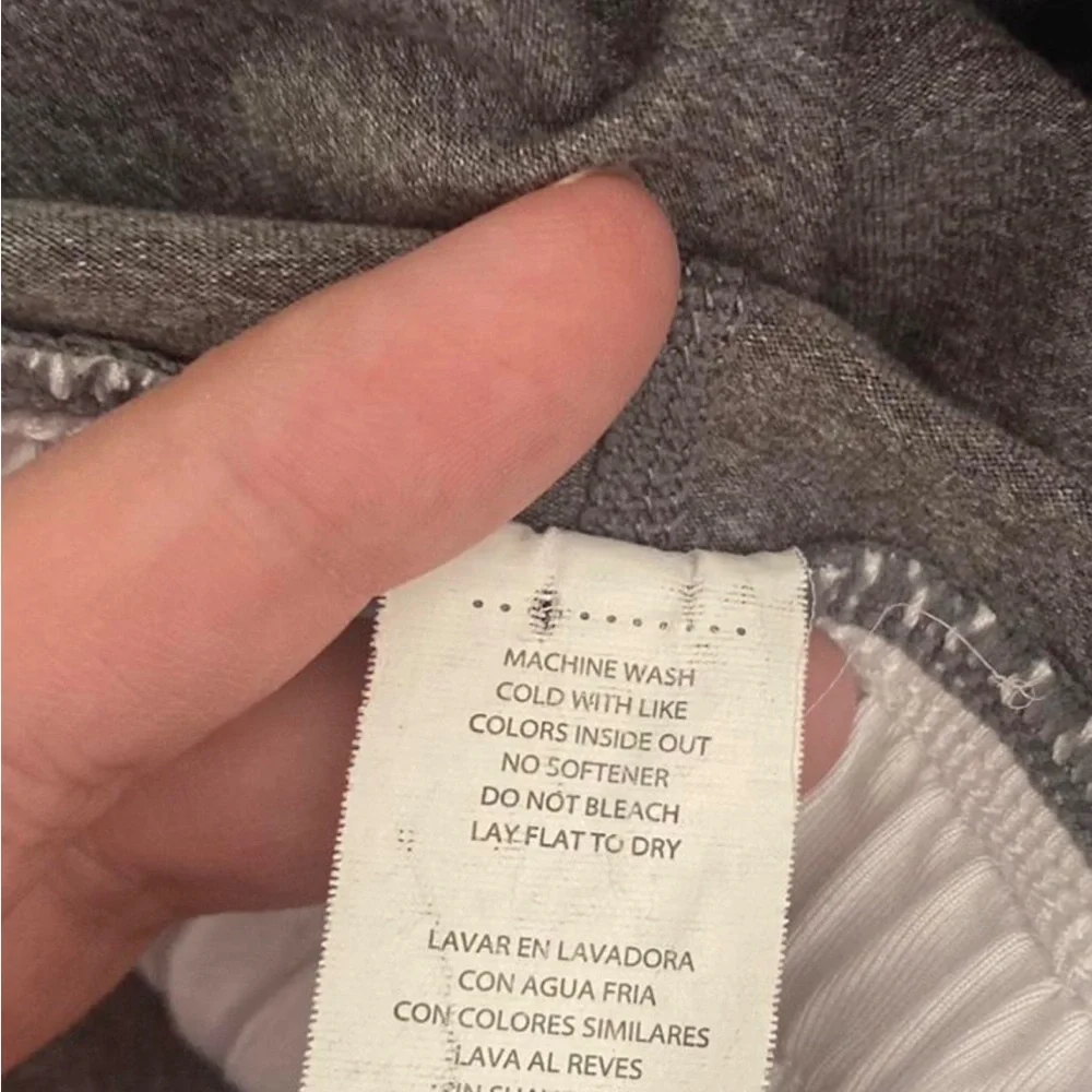 Fabletics Size Medium Crops Excellent Condition - Picture 5 of 6